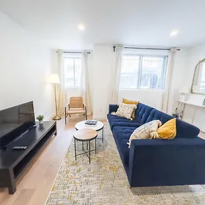 Appartement Cozy 1bed In Downtown 3min To Metro Free Parking, Montréal