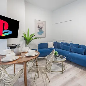 Luxurious 3bd In Heart Of Downtown Free Parking On-site 5 Min Walk To Bell Center Apartment