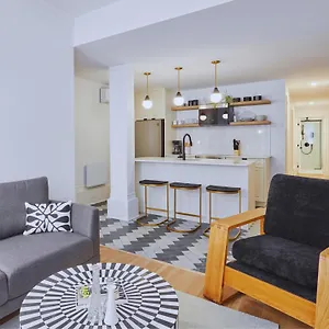 Ch-apartments, Downtown Apartment